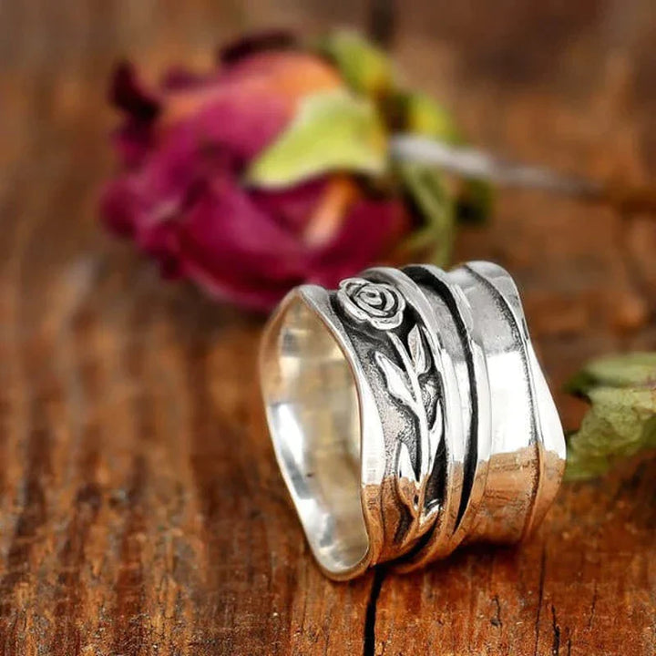 Silberner Blumenring im Vintage-Stil