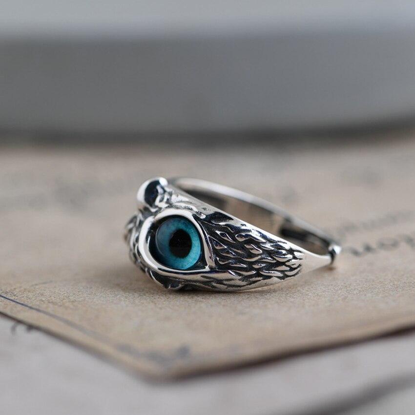 Verstellbarer Eulenring aus Silber und Opal