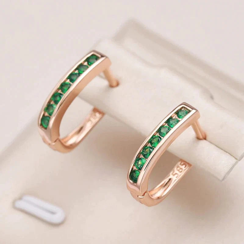 Elegante oorbellen met groene kristallen gezet in goud