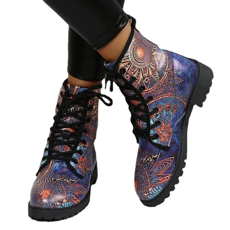 Gisilberhta® - Damen Stiefel im British Style mit Totenkopf- und Blumen-Print