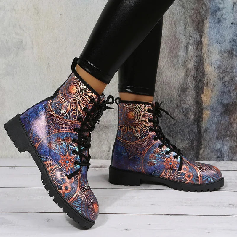 Gisilberhta® - Damen Stiefel im British Style mit Totenkopf- und Blumen-Print