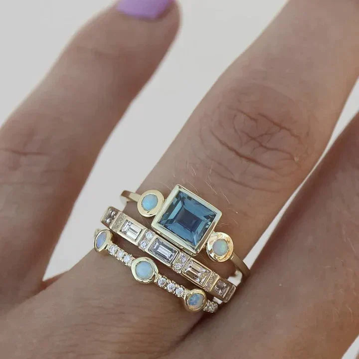 Ring met blauw kristal in vintage stijl